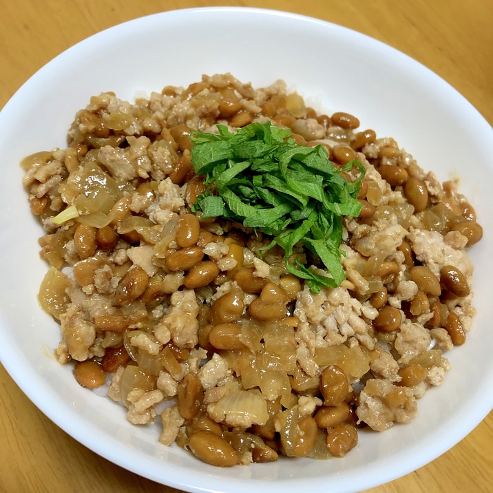 簡単★夕飯に！豚ひき肉でスタミナ納豆丼